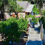 بيت للعطل Kiki's Beautiful House On Famous Village Pentátion