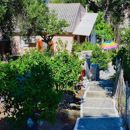 בית נופש Kiki's Beautiful House On Famous Village Pentátion
